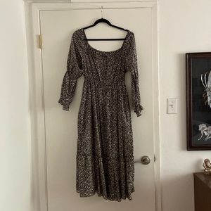Gorgeous esby prairie dress size medium. Never been worn.